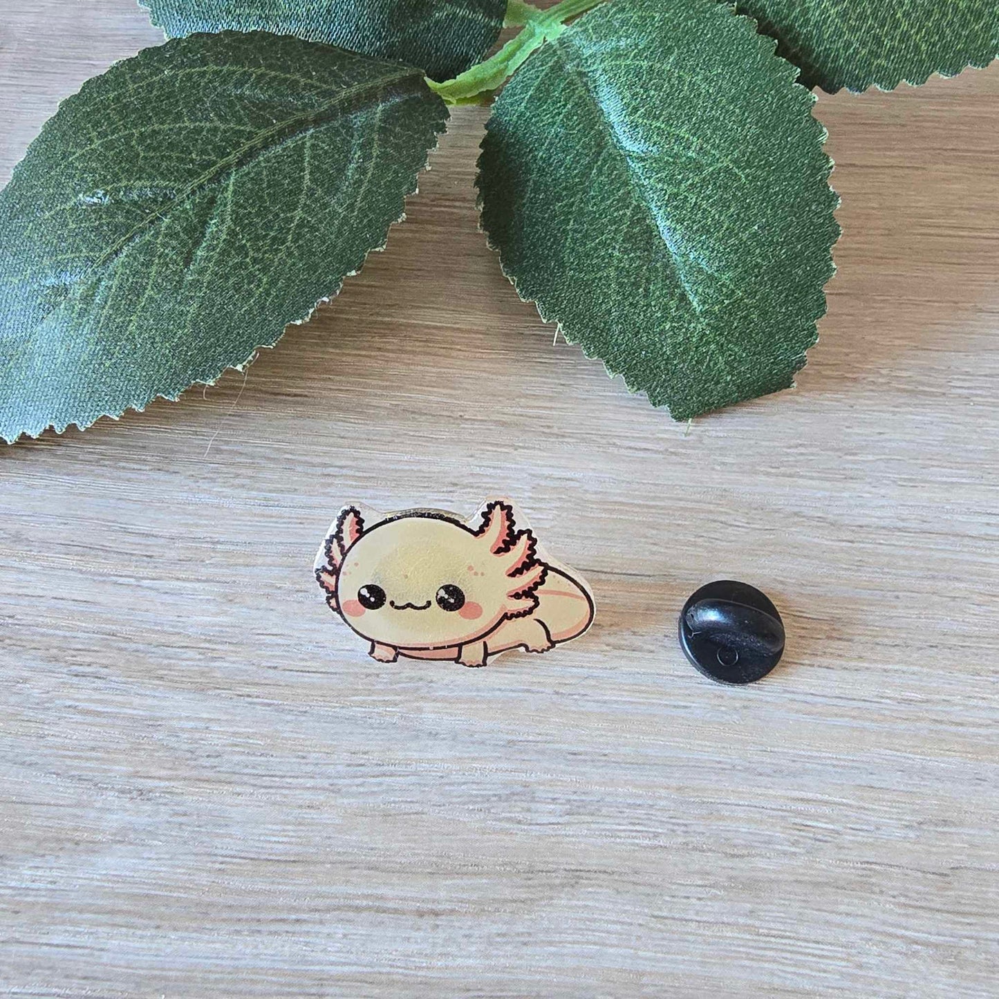 Axolotl pin - cream