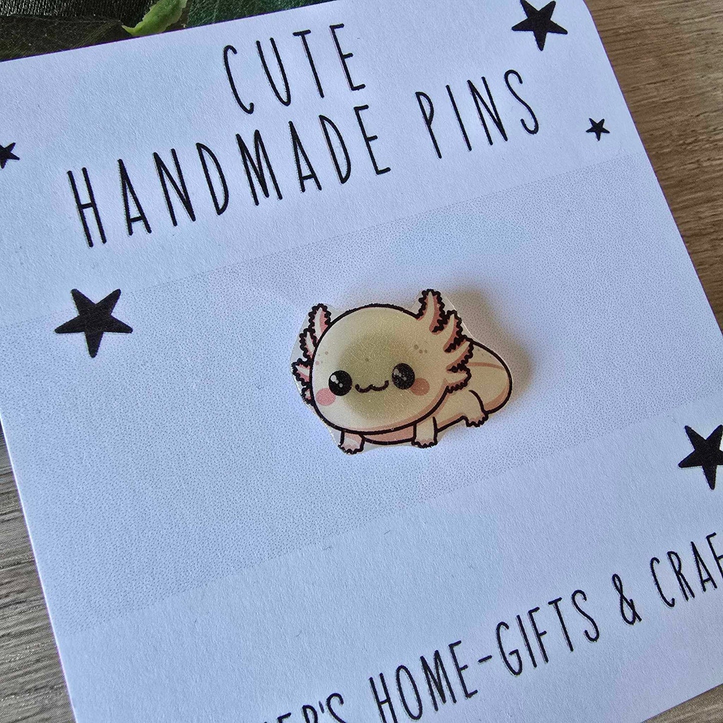 Axolotl pin - cream