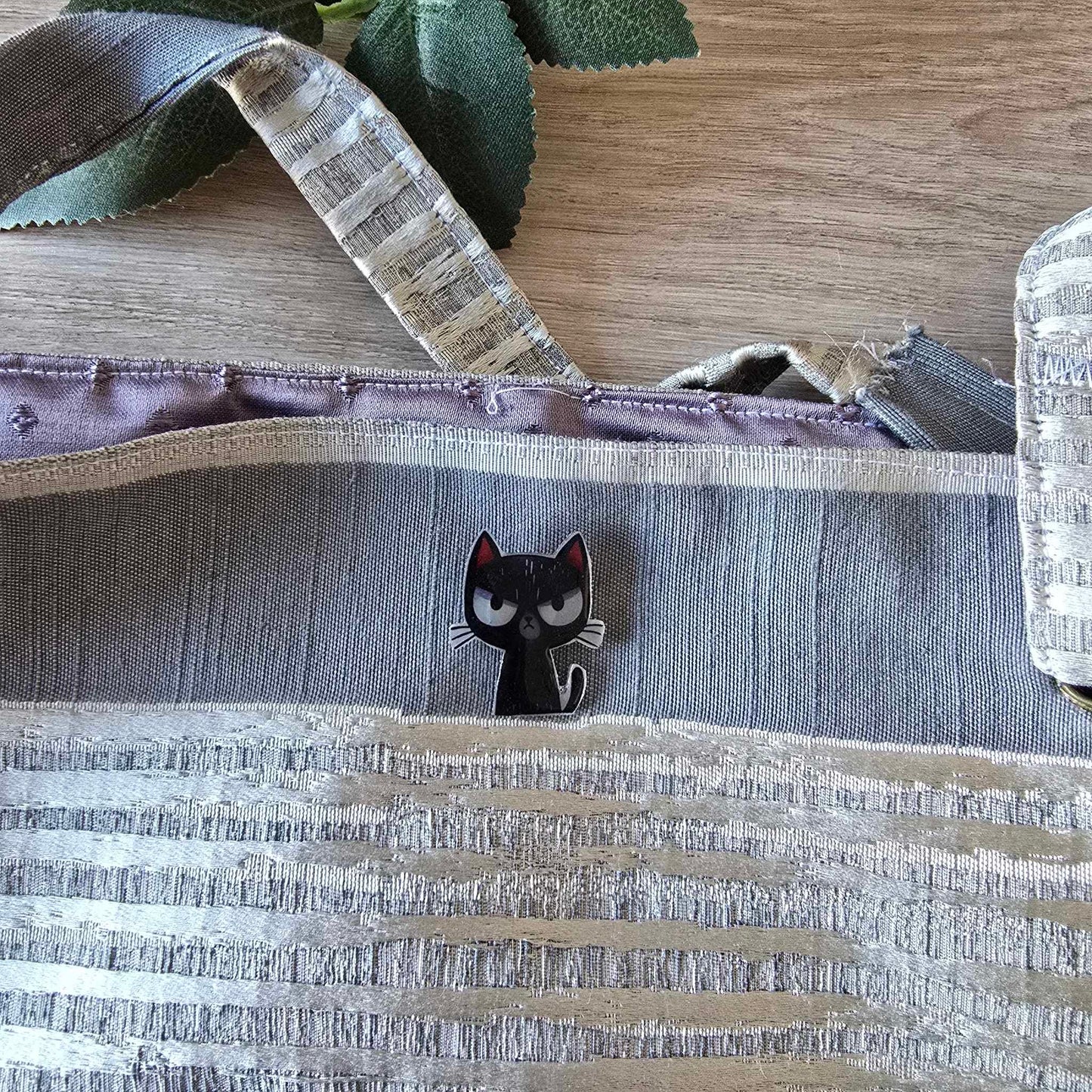 Angry cat pin