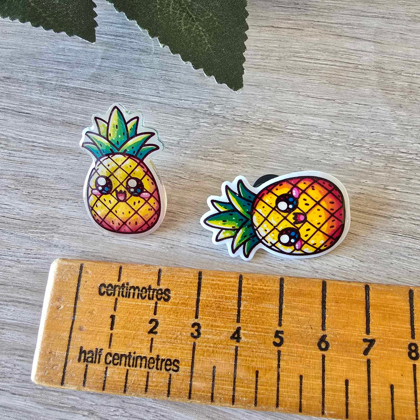 Pineapple pin