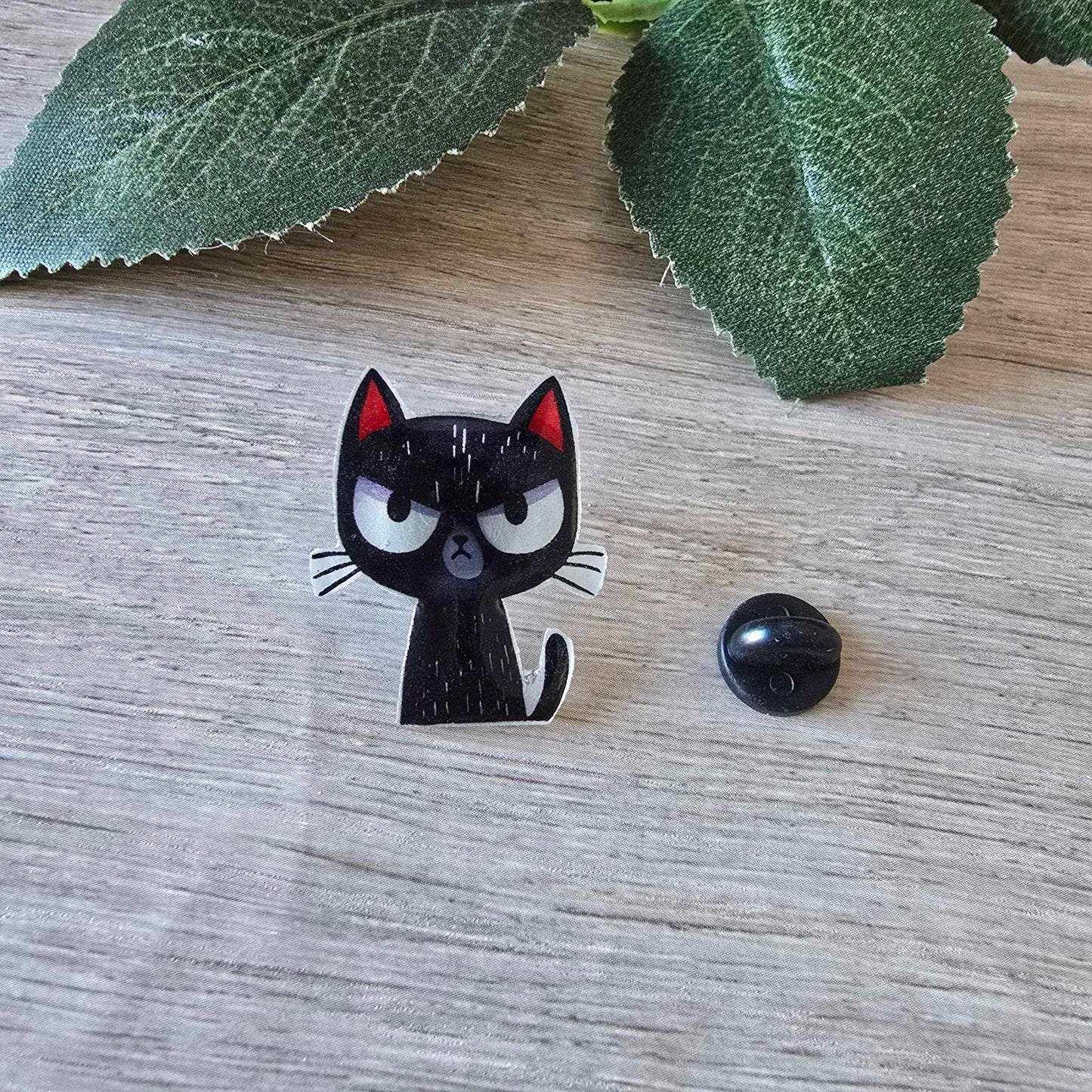 Angry cat pin