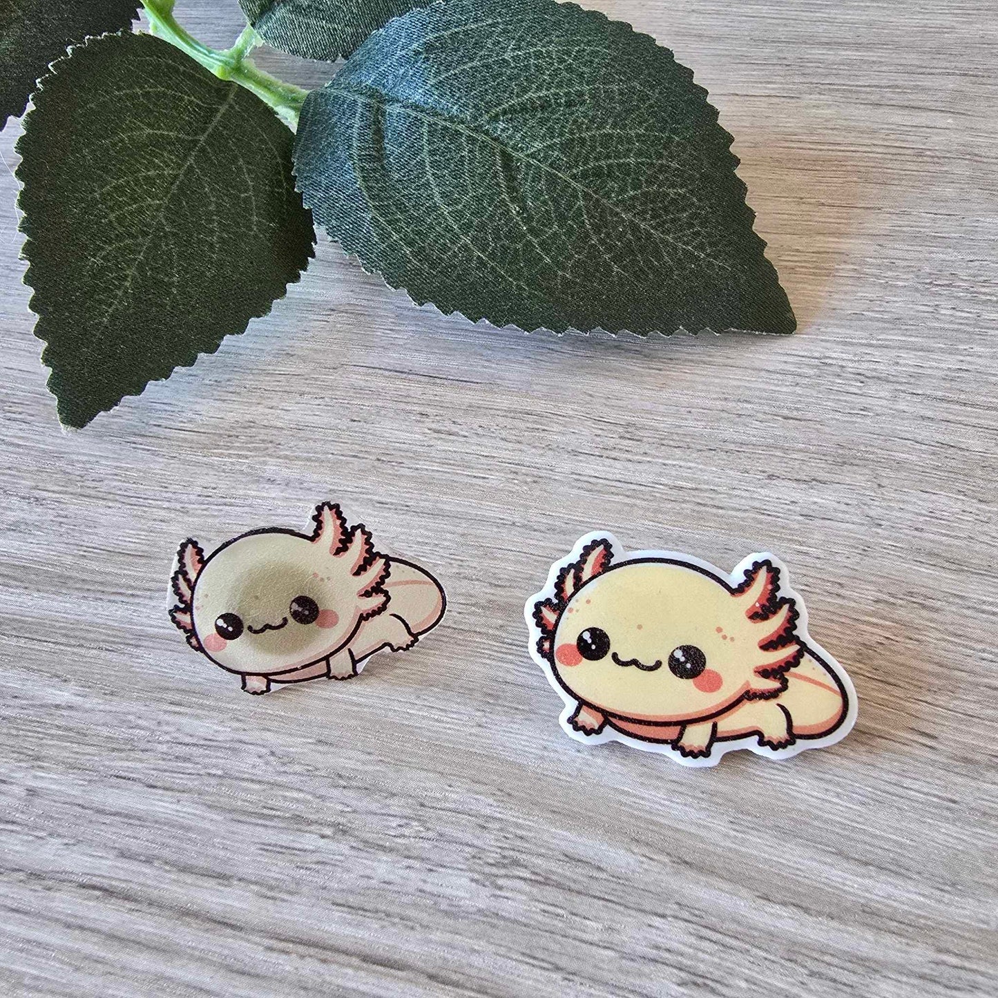 Axolotl pin - cream