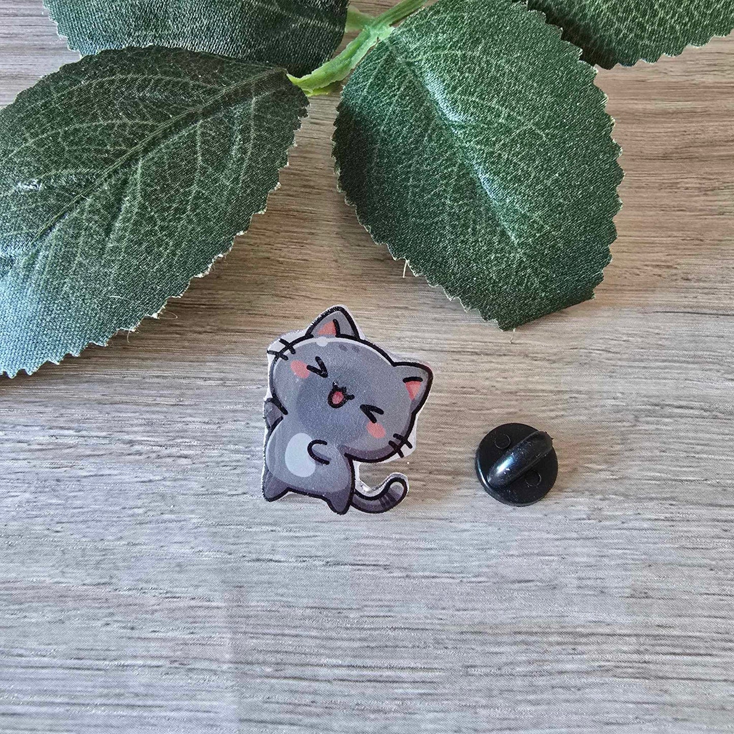 Grey cat pin