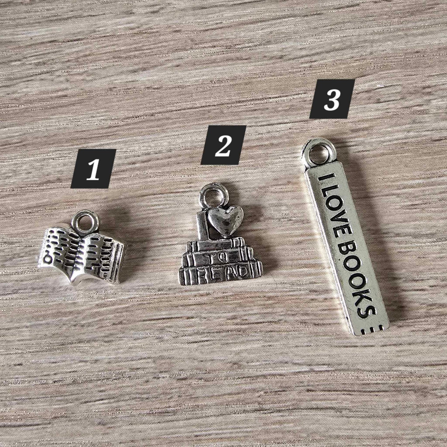 BOOK LOVER KEYRING