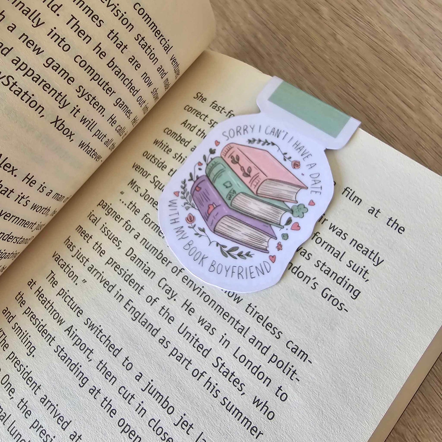 MAGNETIC BOOKMARK - DATE WITH BOOK BOYFRIEND