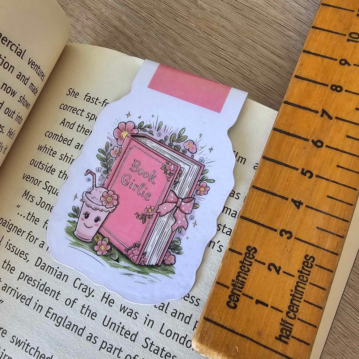 MAGNETIC BOOKMARK - BOOK GIRLIE