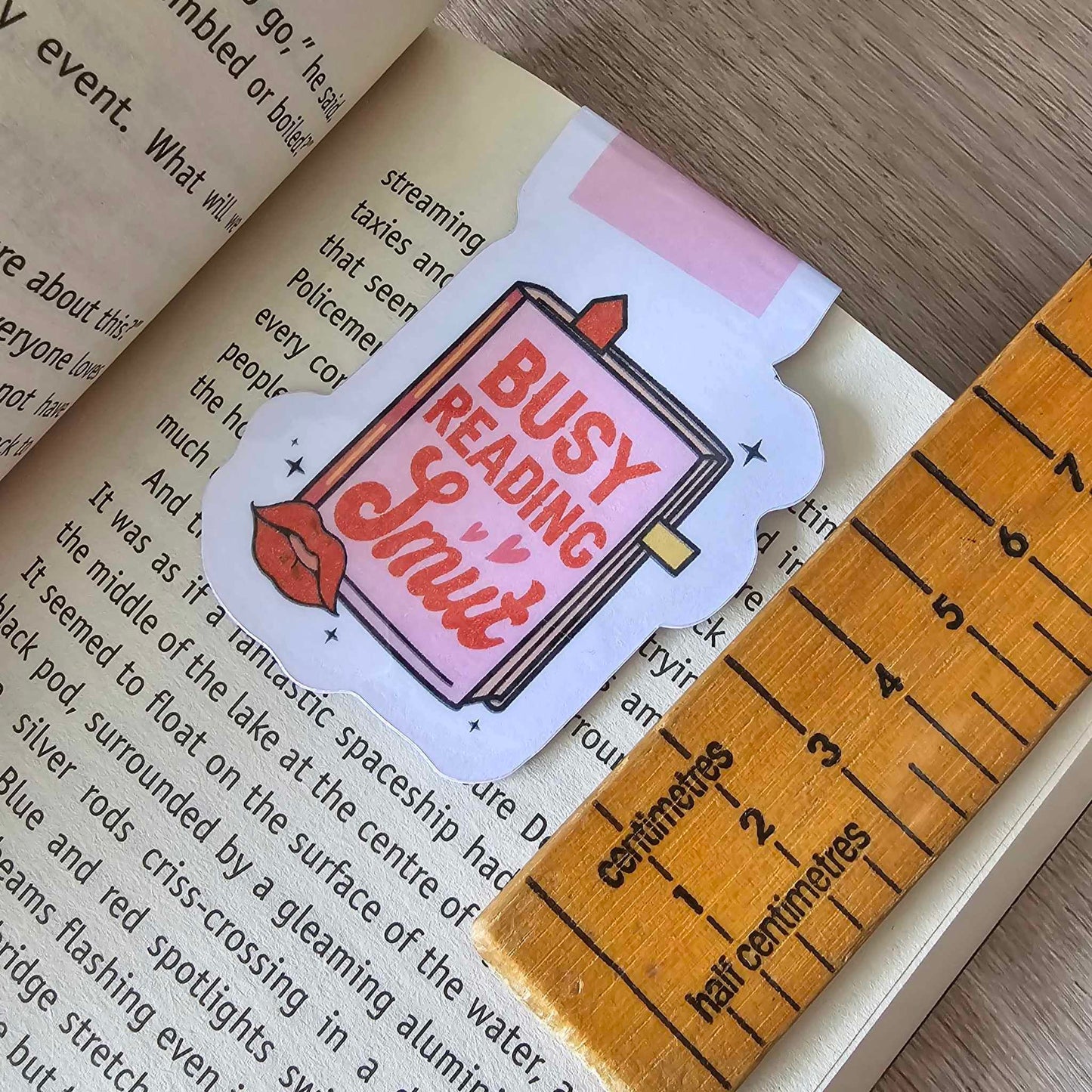 MAGNETIC BOOKMARK - BUSY READING SMUT