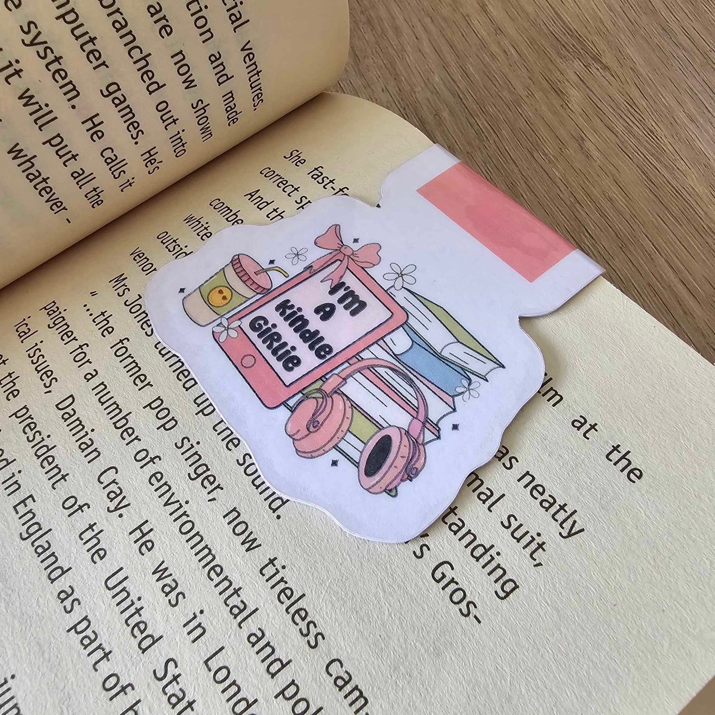 MAGNETIC BOOKMARK - KINDLE GIRLIE