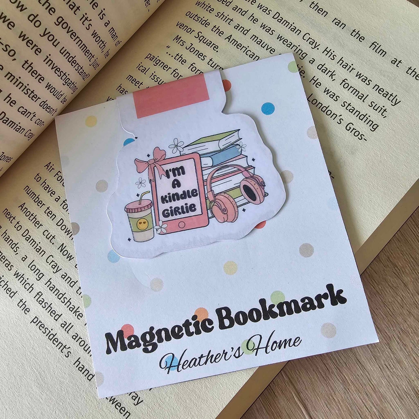 MAGNETIC BOOKMARK - KINDLE GIRLIE