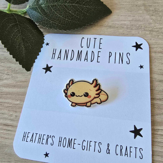 Axolotl pin - cream