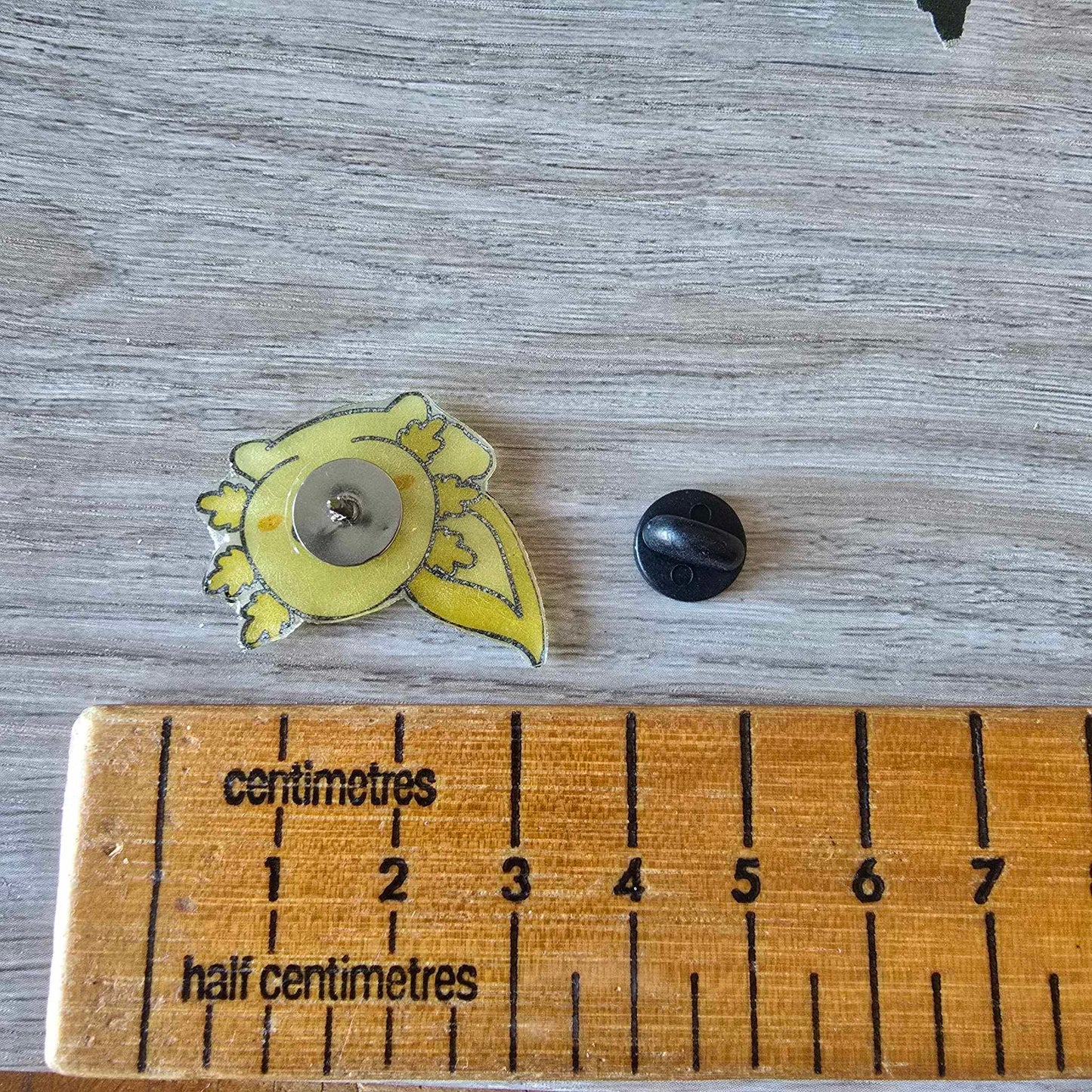 Axolotl pin - yellow