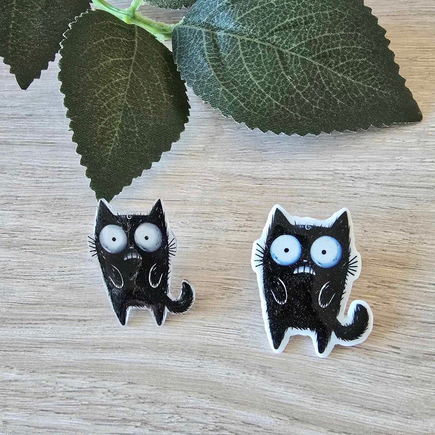 Scared cat pin
