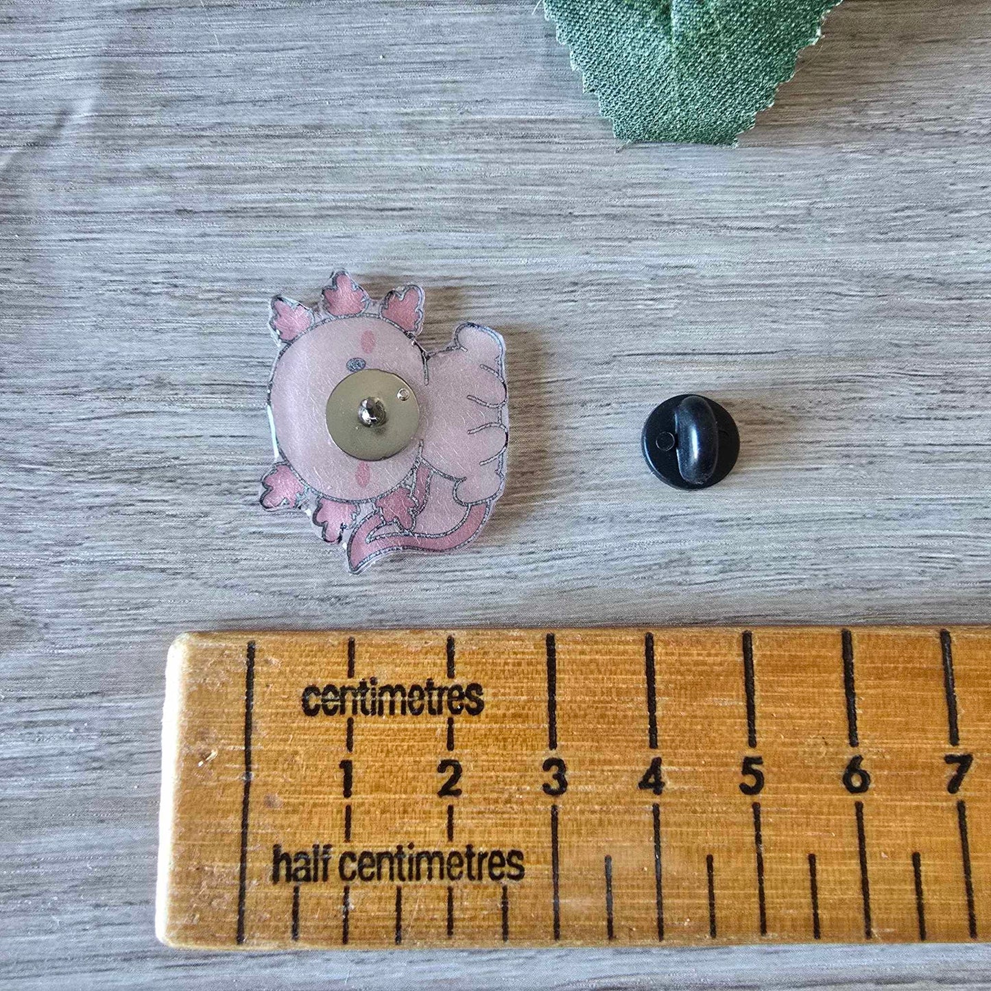 Axolotl pin - pink