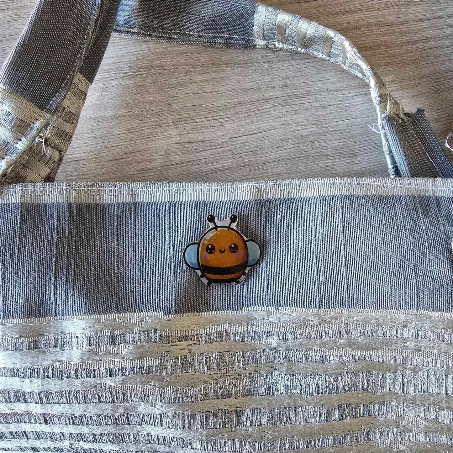 Bee pin