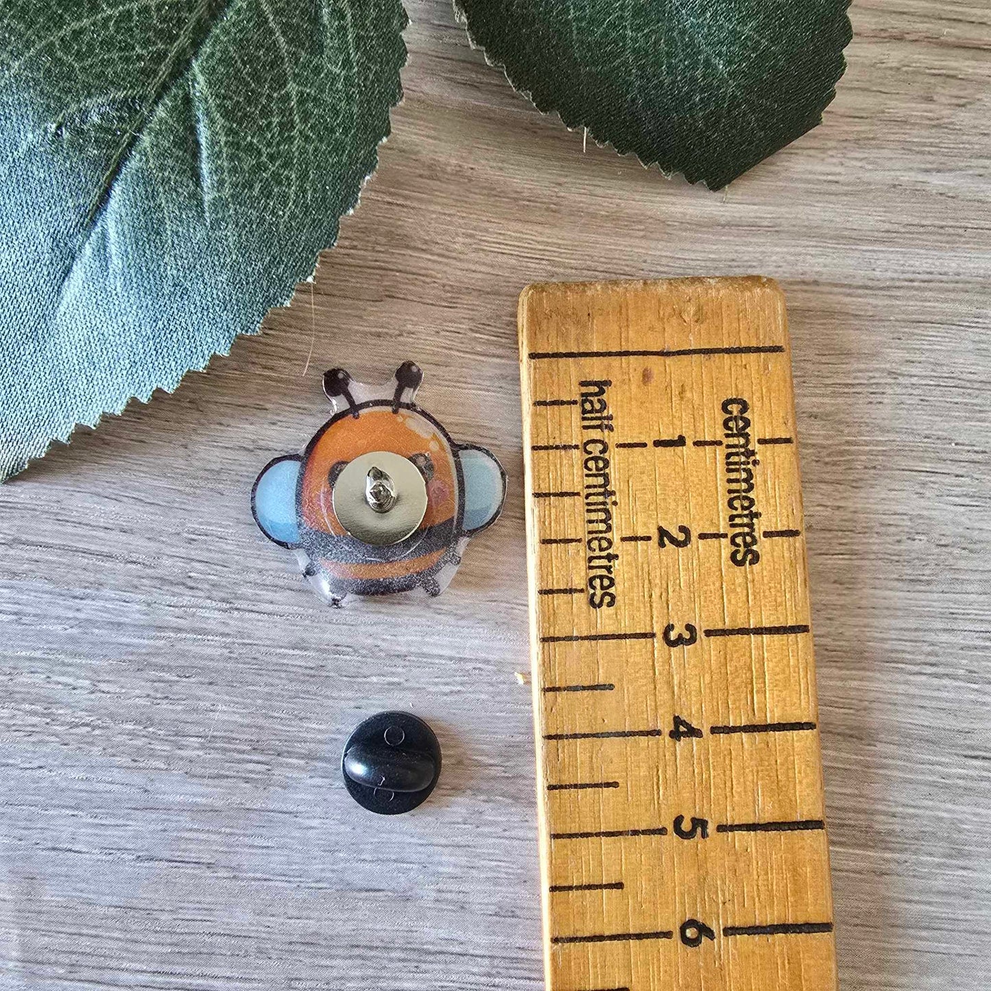 Bee pin
