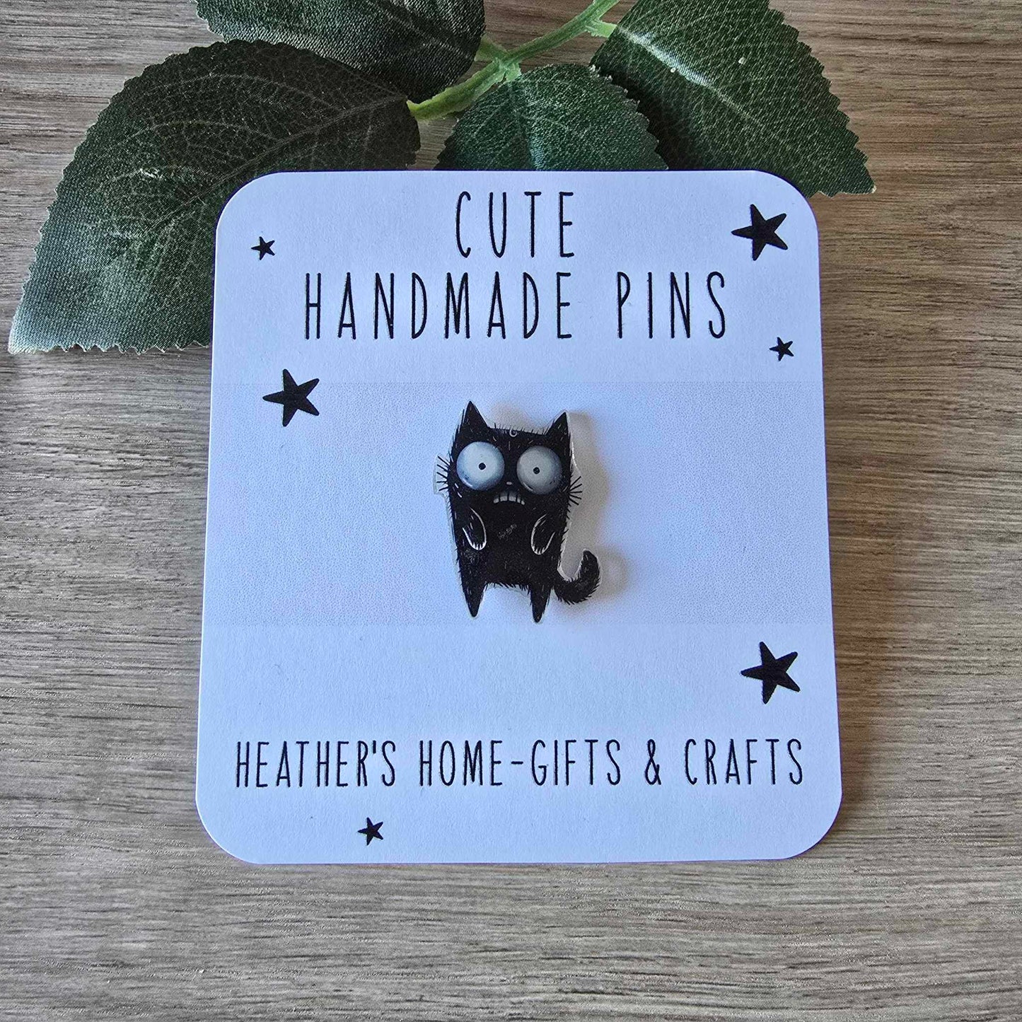 Scared cat pin