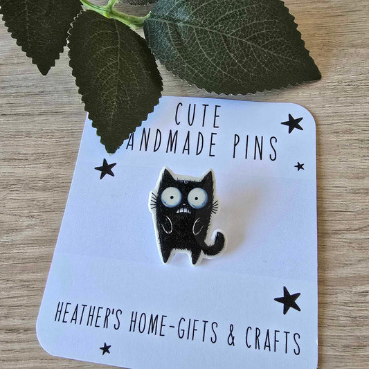 Scared cat pin